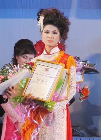 Trần Thùy Trang đăng quang Miss ĐH Phú Xuân 2011 - 3 Trần Thùy Trang đăng quang Miss ĐH Phú Xuân 2011 - 3