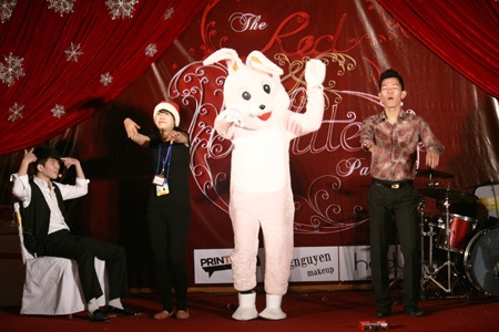 Sắc đỏ - trắng tràn ngập dạ tiệc Noel trường RMIT - 10