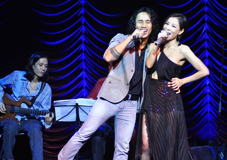 Thu Minh tình tứ với “Quý ông nhạc rock” Anh Khoa - 11