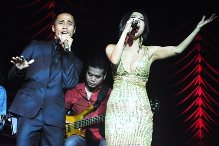 Thu Minh tình tứ với “Quý ông nhạc rock” Anh Khoa - 4