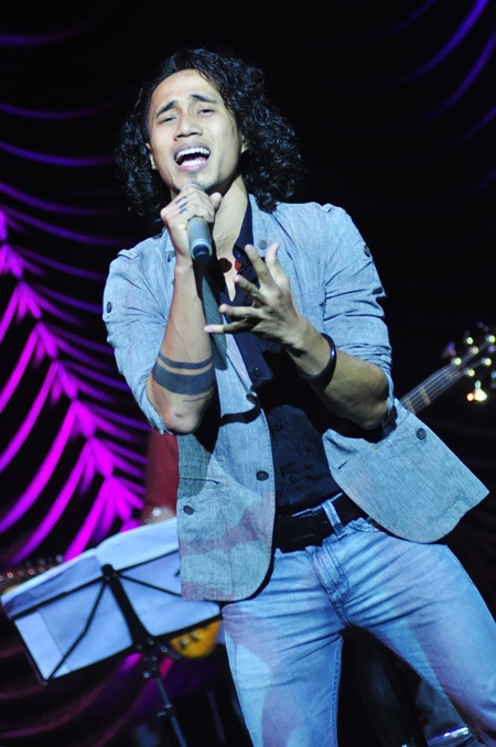 Thu Minh tình tứ với “Quý ông nhạc rock” Anh Khoa - 15