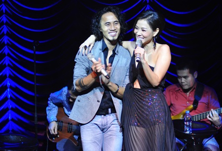 Thu Minh tình tứ với “Quý ông nhạc rock” Anh Khoa - 10