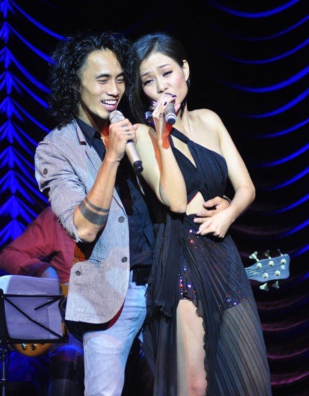 Thu Minh tình tứ với “Quý ông nhạc rock” Anh Khoa - 13