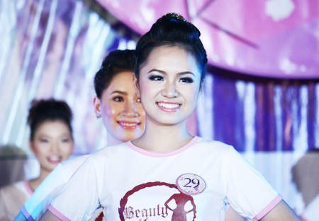 Nụ cười toả sáng của tân Hoa khôi ĐH Luật - 3