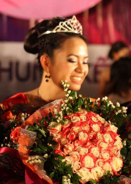 Nụ cười toả sáng của tân Hoa khôi ĐH Luật - 9