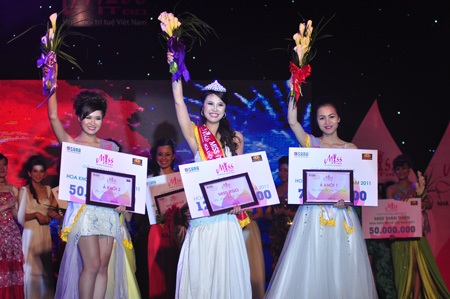 Nữ sinh ĐH Luật tiếp tục tỏa sáng tại Hoa khôi trí tuệ VN - 13 Nữ sinh ĐH Luật tiếp tục tỏa sáng tại Hoa khôi trí tuệ VN - 13
