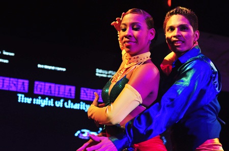 Thưởng thức vũ điệu salsa cuồng nhiệt của cựu VĐTG - 1