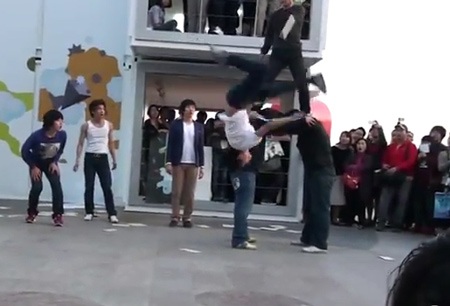 Độc đáo màn flashmob được “taekwondo hóa” - 3 Độc đáo màn flashmob được “taekwondo hóa” - 3