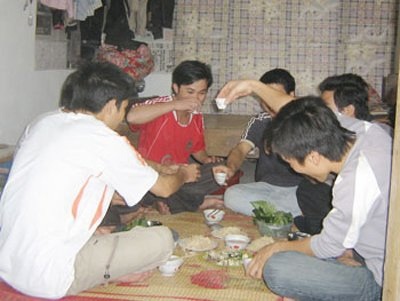 Sinh viên nhậu thả cửa…đón Xuân - 1 Sinh viên nhậu thả cửa…đón Xuân - 1