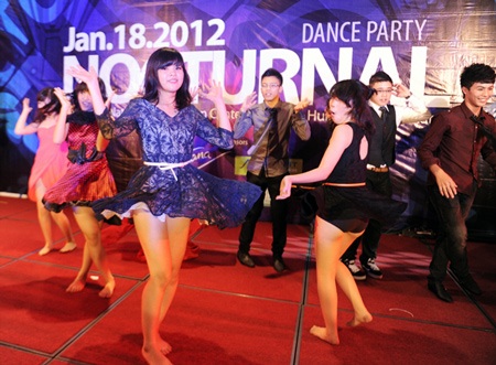 Nữ sinh trường Ams bốc lửa tại dạ tiệc chào năm mới - 7