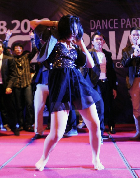 Nữ sinh trường Ams bốc lửa tại dạ tiệc chào năm mới - 10