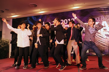 Nữ sinh trường Ams bốc lửa tại dạ tiệc chào năm mới - 3