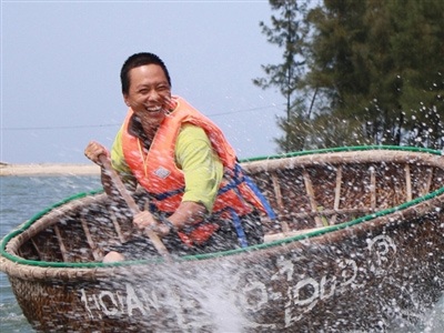 Khoa “liều” dẫn Tây cày ruộng - 2 Khoa “liều” dẫn Tây cày ruộng - 2