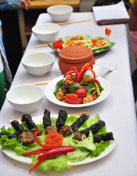 Teen boy Chuyên ngữ “đáng yêu” vào bếp mừng 8/3