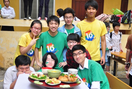 Teen boy Chuyên ngữ “đáng yêu” vào bếp mừng 8/3