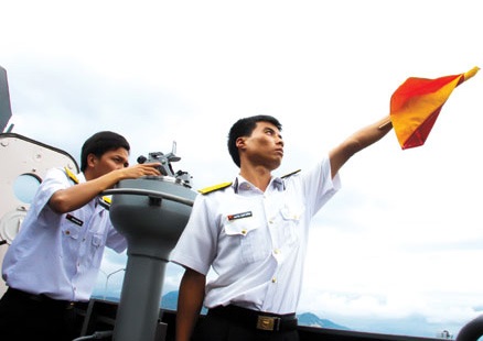 Sĩ quan trẻ trên chiến hạm Gepard 3.9 - 1 Sĩ quan trẻ trên chiến hạm Gepard 3.9 - 1