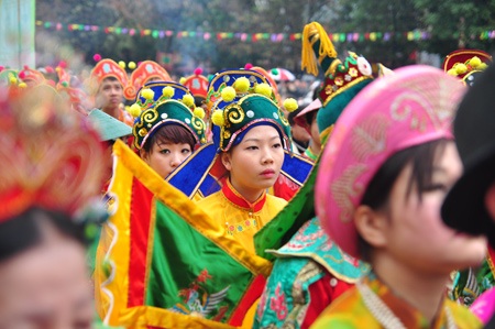 Bạn trẻ “say” tò he, cờ người tại hội Gò Đống Đa - 5