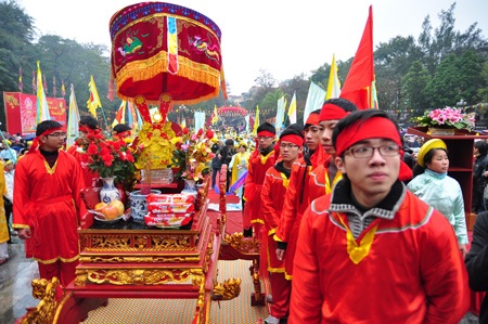 Bạn trẻ “say” tò he, cờ người tại hội Gò Đống Đa - 4