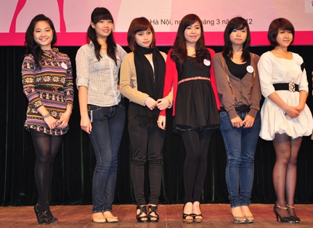 Nữ sinh cấp 3 Hà thành khoe dáng