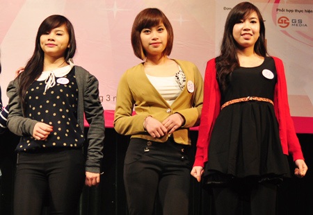 Nữ sinh cấp 3 Hà thành khoe dáng