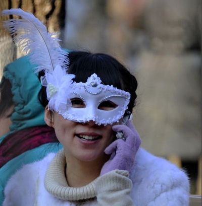 Bạn trẻ Trung Quốc "giấu mặt" dự hội đầu xuân - 4 Bạn trẻ Trung Quốc "giấu mặt" dự hội đầu xuân - 4