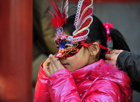 Bạn trẻ Trung Quốc "giấu mặt" dự hội đầu xuân - 10 Bạn trẻ Trung Quốc "giấu mặt" dự hội đầu xuân - 10