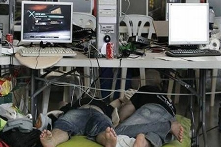 Thích “nổ” hay vô cảm? 