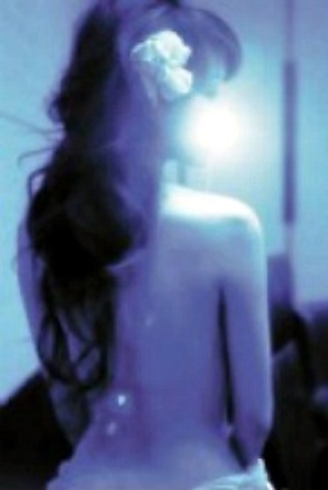 Nữ blogger hot nhất TQ thách thức với “ảnh nóng” - 2