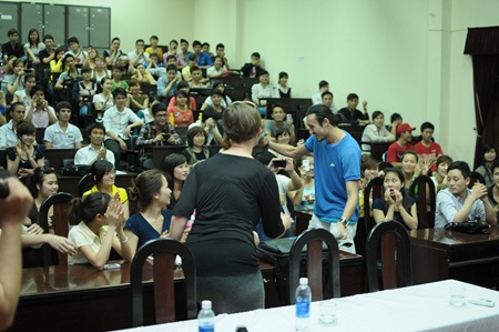Sinh viên thử tài làm DJ cùng nghệ sĩ quốc tế - 5 Sinh viên thử tài làm DJ cùng nghệ sĩ quốc tế