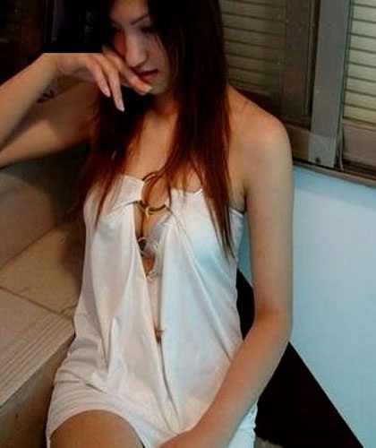 Bàng hoàng nữ sinh bán dâm lấy tiền đóng học - 1 Bàng hoàng nữ sinh bán dâm lấy tiền đóng học - 1