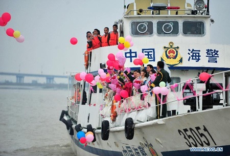 Cưới tập thể mừng ngày Quốc tế Phụ nữ 8/3