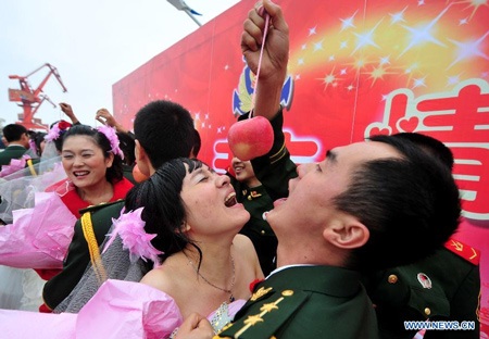 Cưới tập thể mừng ngày Quốc tế Phụ nữ 8/3