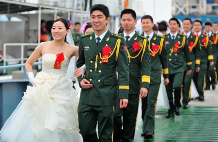 Cưới tập thể mừng ngày Quốc tế Phụ nữ 8/3