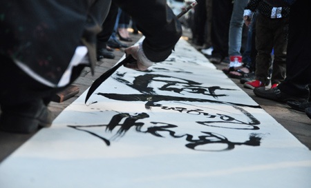 Trình làng bức thư pháp dài cả trăm mét tại phố ông Đồ - 9