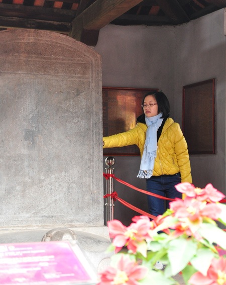Nhộn nhịp giới trẻ Hà thành xin chữ cầu đỗ đạt - 12 Nhộn nhịp giới trẻ Hà thành xin chữ cầu đỗ đạt - 12