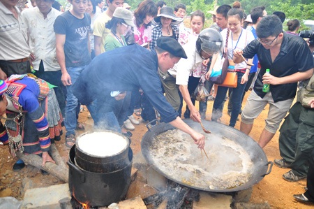 Có một phiên chợ vùng cao trong lòng Hà Nội - 1 Có một phiên chợ vùng cao trong lòng Hà Nội