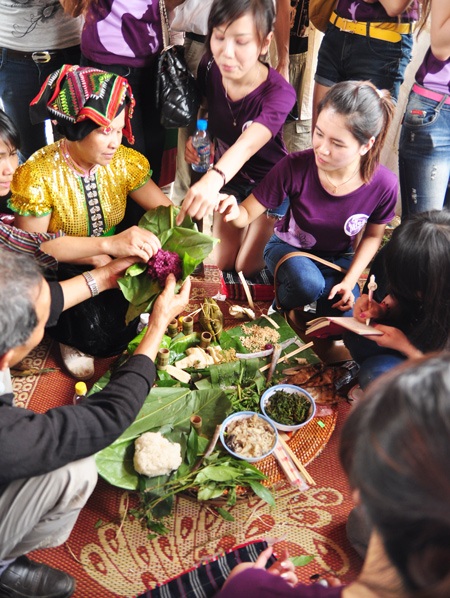 Có một phiên chợ vùng cao trong lòng Hà Nội - 2 Có một phiên chợ vùng cao trong lòng Hà Nội