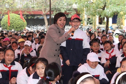 Hơn 30 nghìn bộ quần áo ấm gửi tặng học sinh vùng cao - 2 Hơn 30 nghìn bộ quần áo ấm gửi tặng học sinh vùng cao - 2