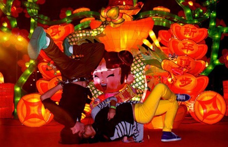 Độc đáo "nụ hôn kiểu hiphop" nhân ngày Valentine - 15 Độc đáo "nụ hôn kiểu hiphop" nhân ngày Valentine - 15