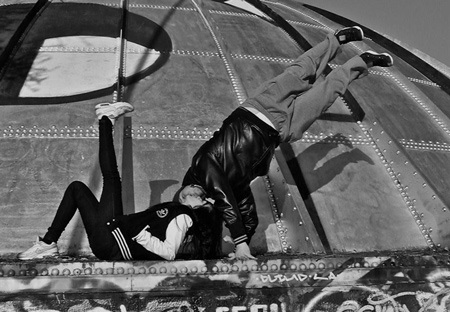 Độc đáo "nụ hôn kiểu hiphop" nhân ngày Valentine - 16 Độc đáo "nụ hôn kiểu hiphop" nhân ngày Valentine - 16