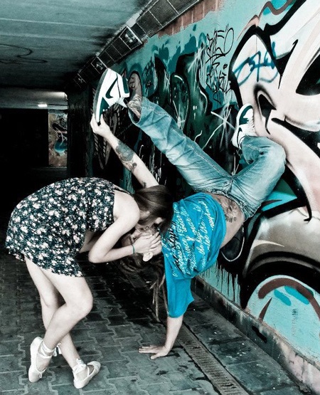 Độc đáo "nụ hôn kiểu hiphop" nhân ngày Valentine - 18 Độc đáo "nụ hôn kiểu hiphop" nhân ngày Valentine - 18