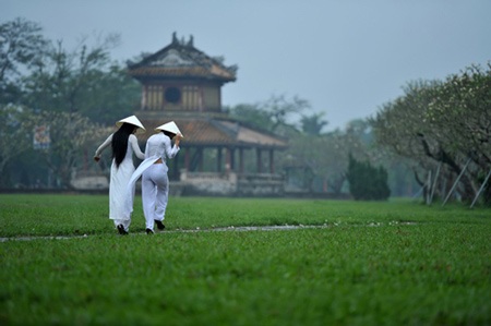 Huế và em - 2 (ảnh minh họa, nguồn: báo Phụ nữ)