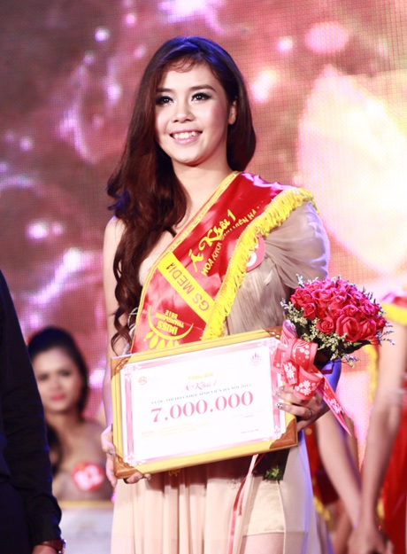 Nữ sinh ĐH Văn hoá đăng quang Hoa khôi SV Hà Nội 2012 - 3 Á khôi 1 Phạm Thùy Dương