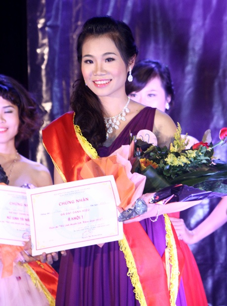 Hoa khôi khoa Luật nói về sắc đẹp và nhân cách - 12 Á khôi 1 Phạm Thị Thuỳ Linh