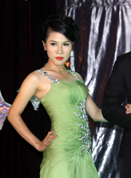 Hoa khôi khoa Luật nói về sắc đẹp và nhân cách - 10 Trình diễn trang phục dạ hội