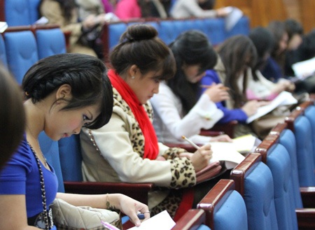 Nữ sinh Hà thành và ước mơ làm chiến sỹ công an