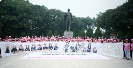 Hàng trăm fan SNSD tụ hội