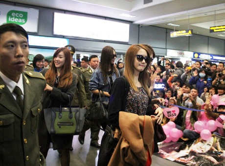 SNSD xuất hiện tại sân bay, fan Việt vỡ òa sung sướng - 2 Minh Vi