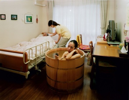 Thiếu nữ Nhật “thích” tắm bồn chốn đông người - 13 Thiếu nữ Nhật “thích” tắm bồn chốn đông người - 13