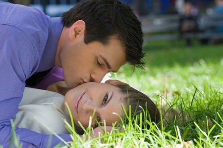 Chia tay tình yêu vì không hợp tuổi  - 1